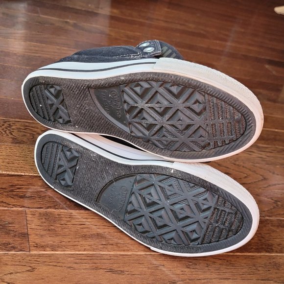 Like New Converse All Star Junior High Top Sneakers Size 1 Big Kid - Picture 2 of 6